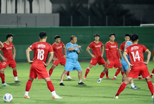 云开体育风云突变！费耶诺德窗口期回应争议；全明星赛版图或变；态度坚定；球队文化再被提及的简单介绍