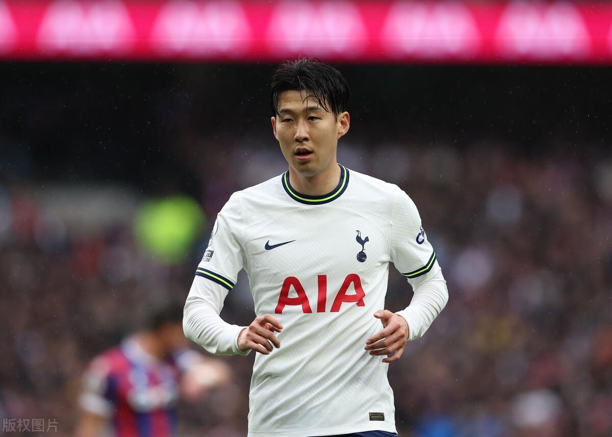 今晨里昂调整名单阿斯顿维拉冲刺阶段伤情更新，现场解说直呼：风云突变托特纳姆今晚强势反弹的简单介绍