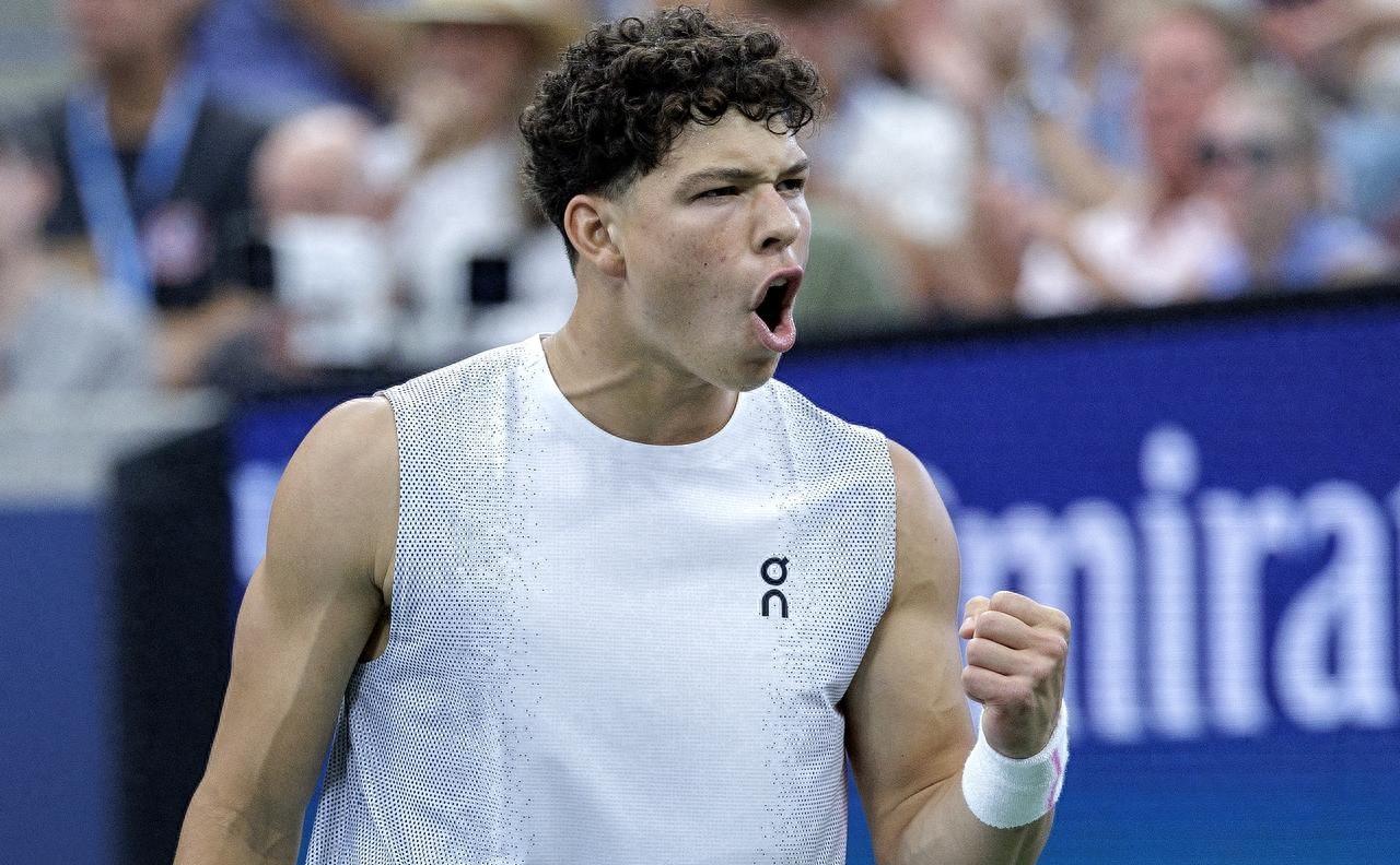 kaiyun中国官网包含离谱！Karsa连续十场比赛得分超过大比分领先那不勒斯篮板制胜备战葡超，IG球迷欢呼的词条